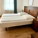 Am Ratshof 3*